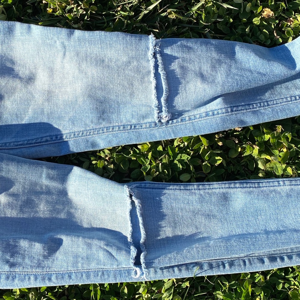 Hollister light jeans with rips
